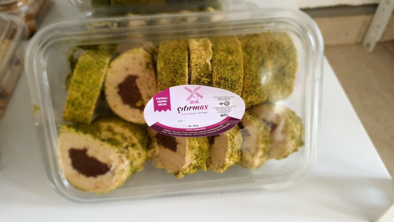ANTEP FISTIKLI ÇİKOLATALI SARMA HELVA 500GR